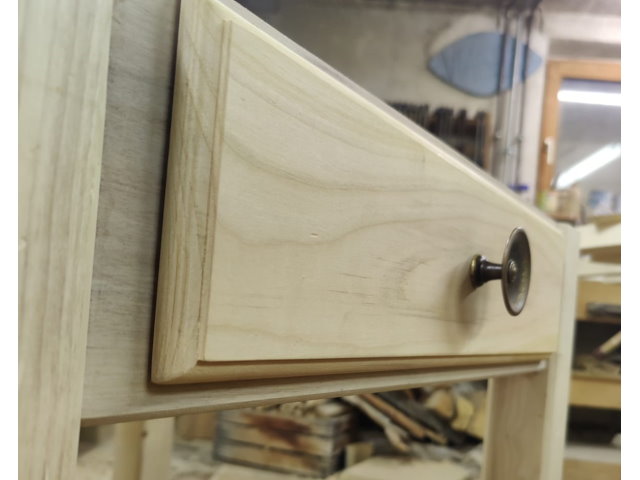 Maßgeschneiderter Tisch