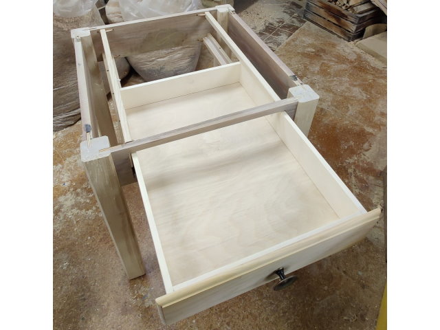 Maßgeschneiderter Tisch