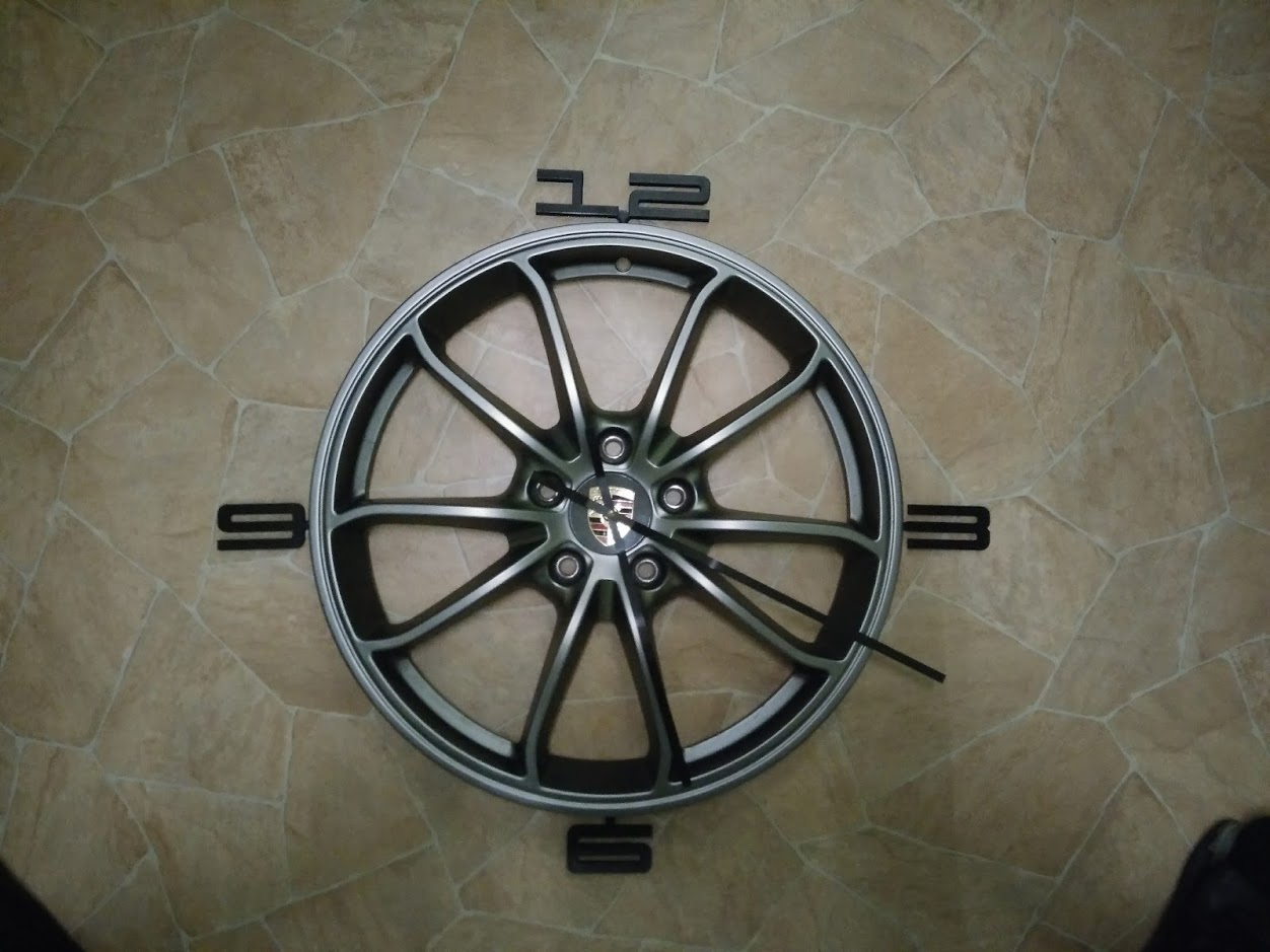 Porsche Felge 20 Zoll mit Uhrwerk