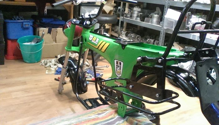 Dax Gestell mit Pulverbeschichteten Teilen