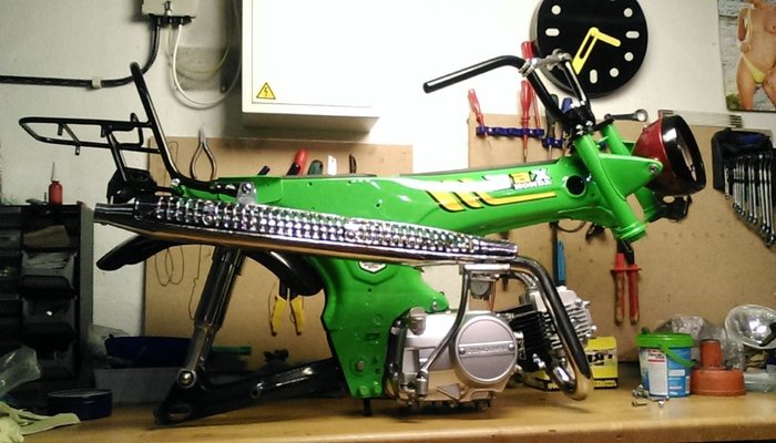 Dax Gestell inkl Motor und Auspuff